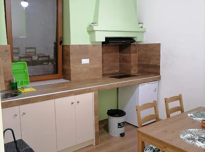 D House يميناريا